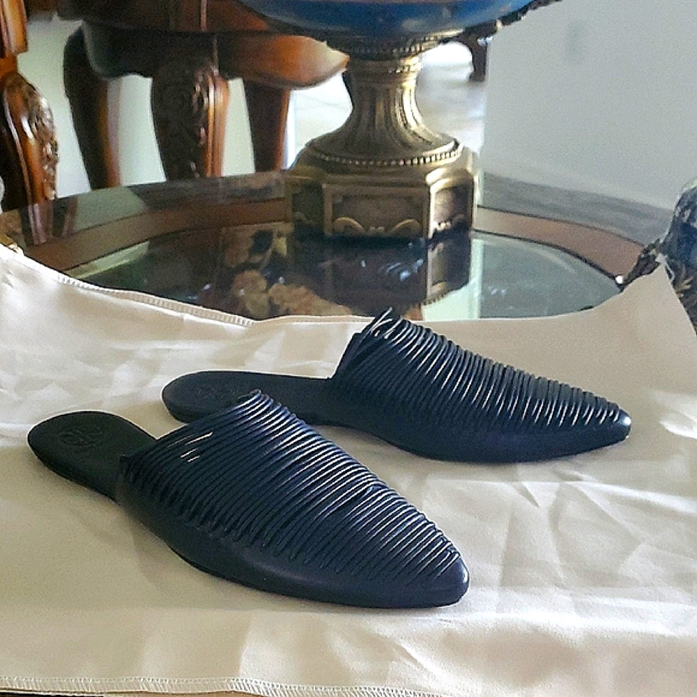 Tory Burch Navy Blue Sandals Sleek Minimalist Design